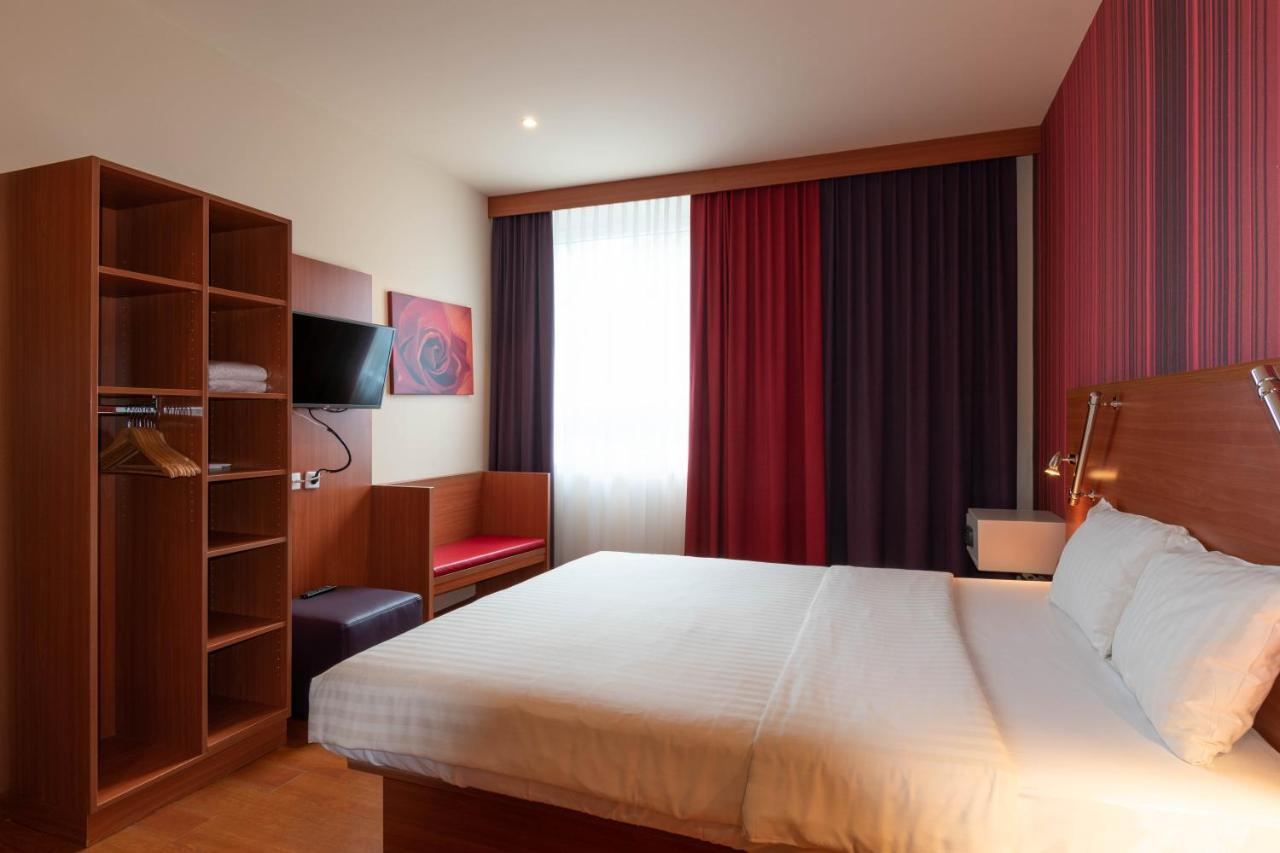 Habitación adaptada para personas con movilidad reducida - Cama grande