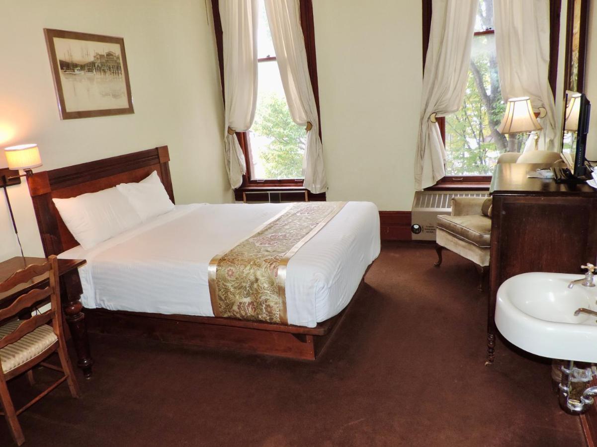Standard Queen Room Pet Friendly