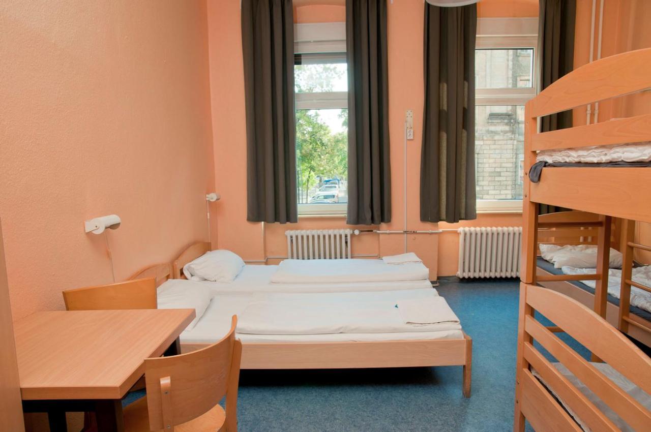 Bed in 6-Bed Mixed Dormitory Room