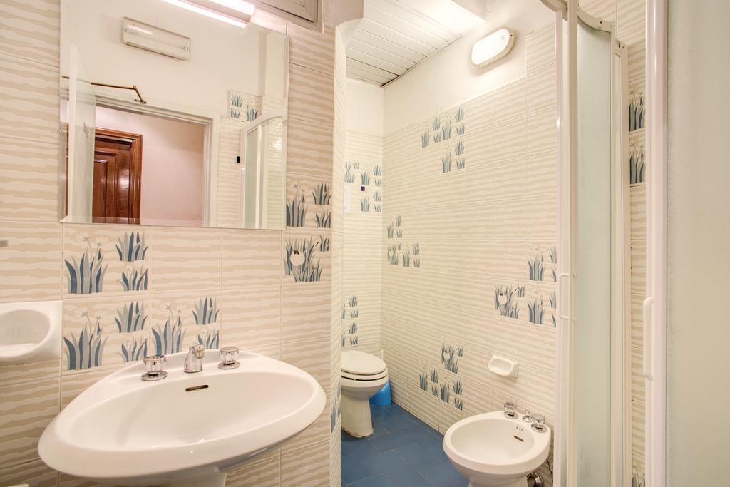 Single Room with Shared Bathroom,644622822:JPEG