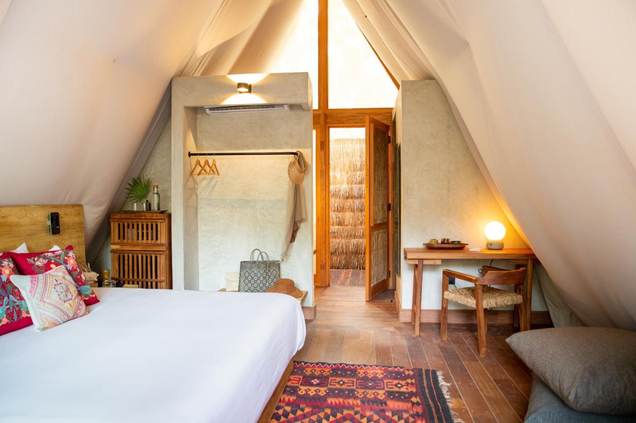 Kamer met Kingsize Bed en Uitzicht op Meer