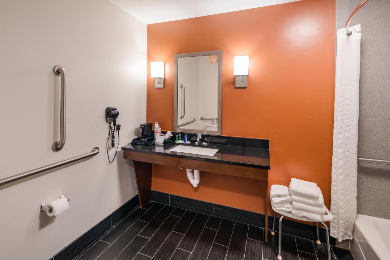 Queen Room with Two Queen Beds - Accessible/Non-Smoking