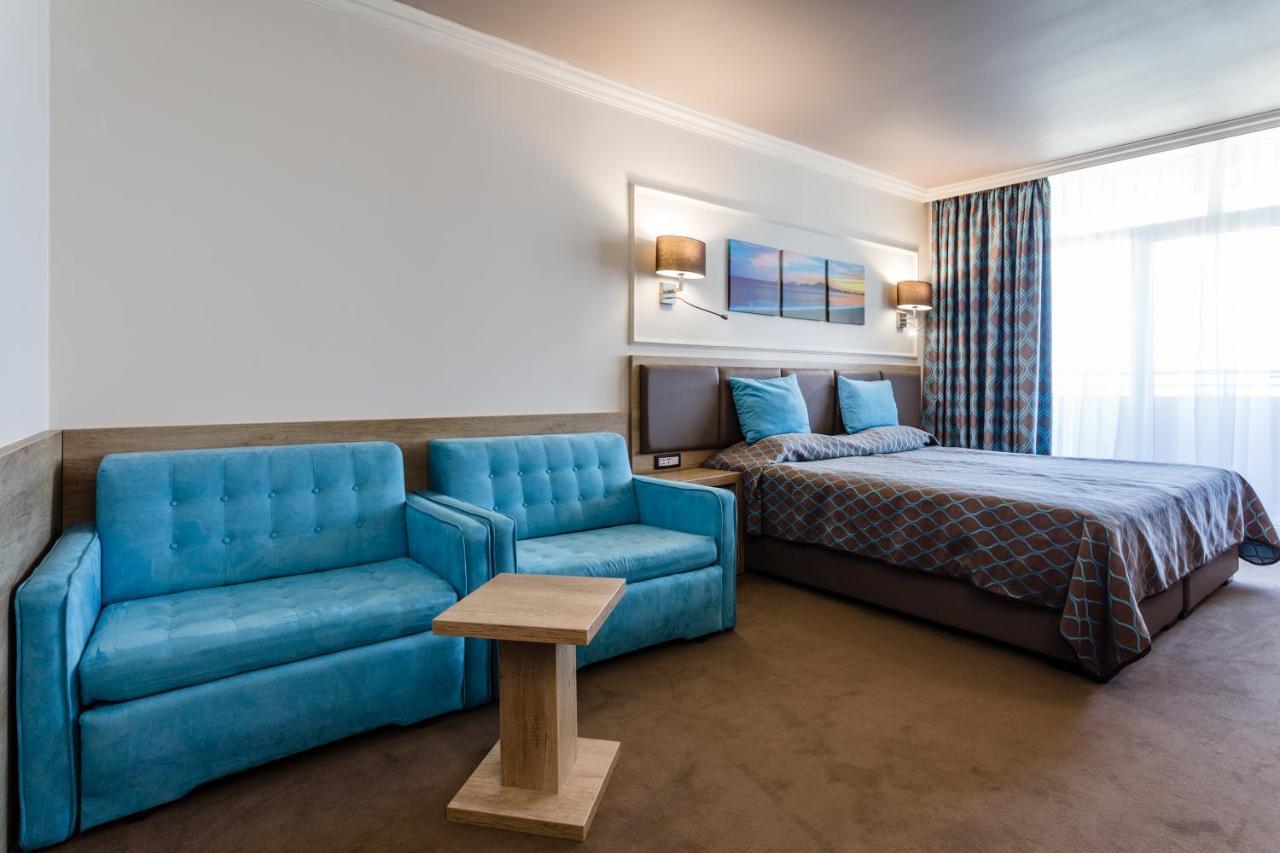 Superior Tweepersoonskamer met 2 Aparte Bedden - Balkon en Uitzicht op Zee (2 Volwassenen en 2 Kinderen)