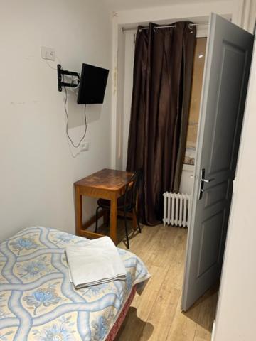 Quarto Individual com Casa de Banho Partilhada