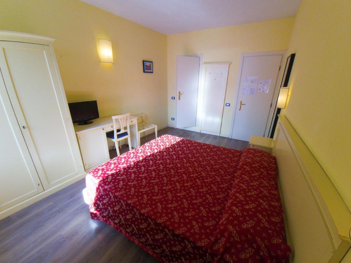 Double or Twin Room with Lake View