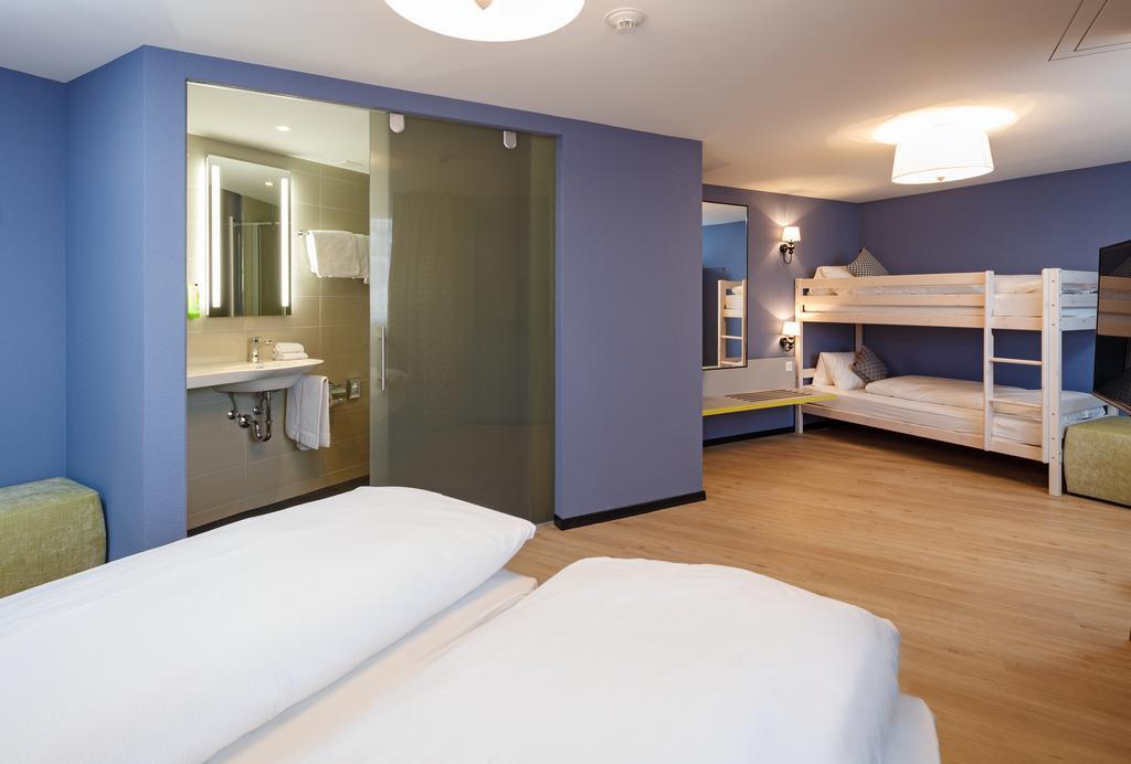 Modernes Vierbettzimmer