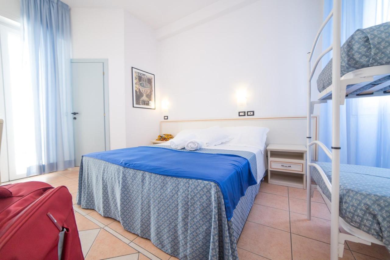 Vierbettzimmer mit Balkon