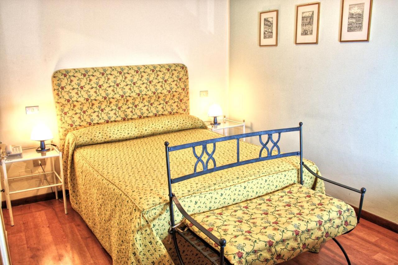 Small Double Room,1197256618:JPEG