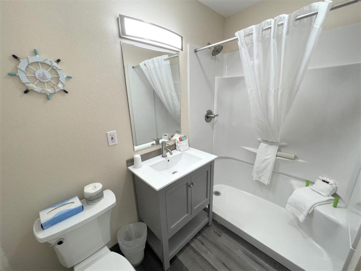 Double Queen Family Suite