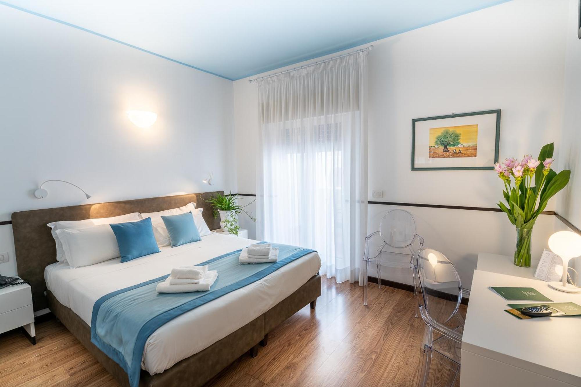 Doppel-/Zweibettzimmer mit Balkon