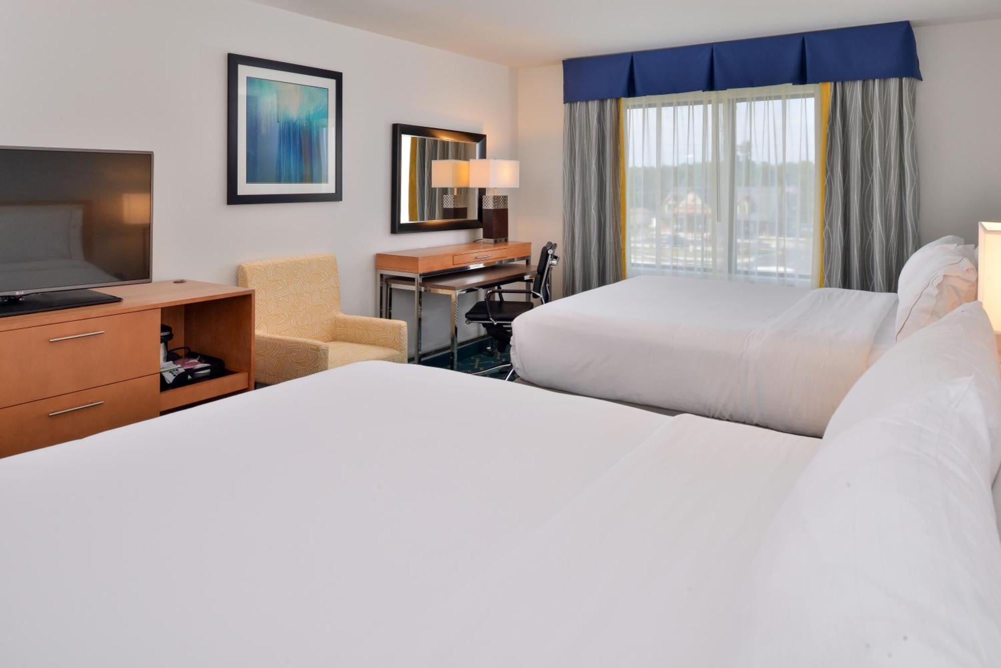 Suite with Tub - Disability Access/Hearing Accessible