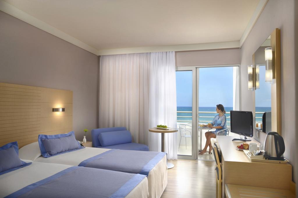 Double or Twin Room with Sea View