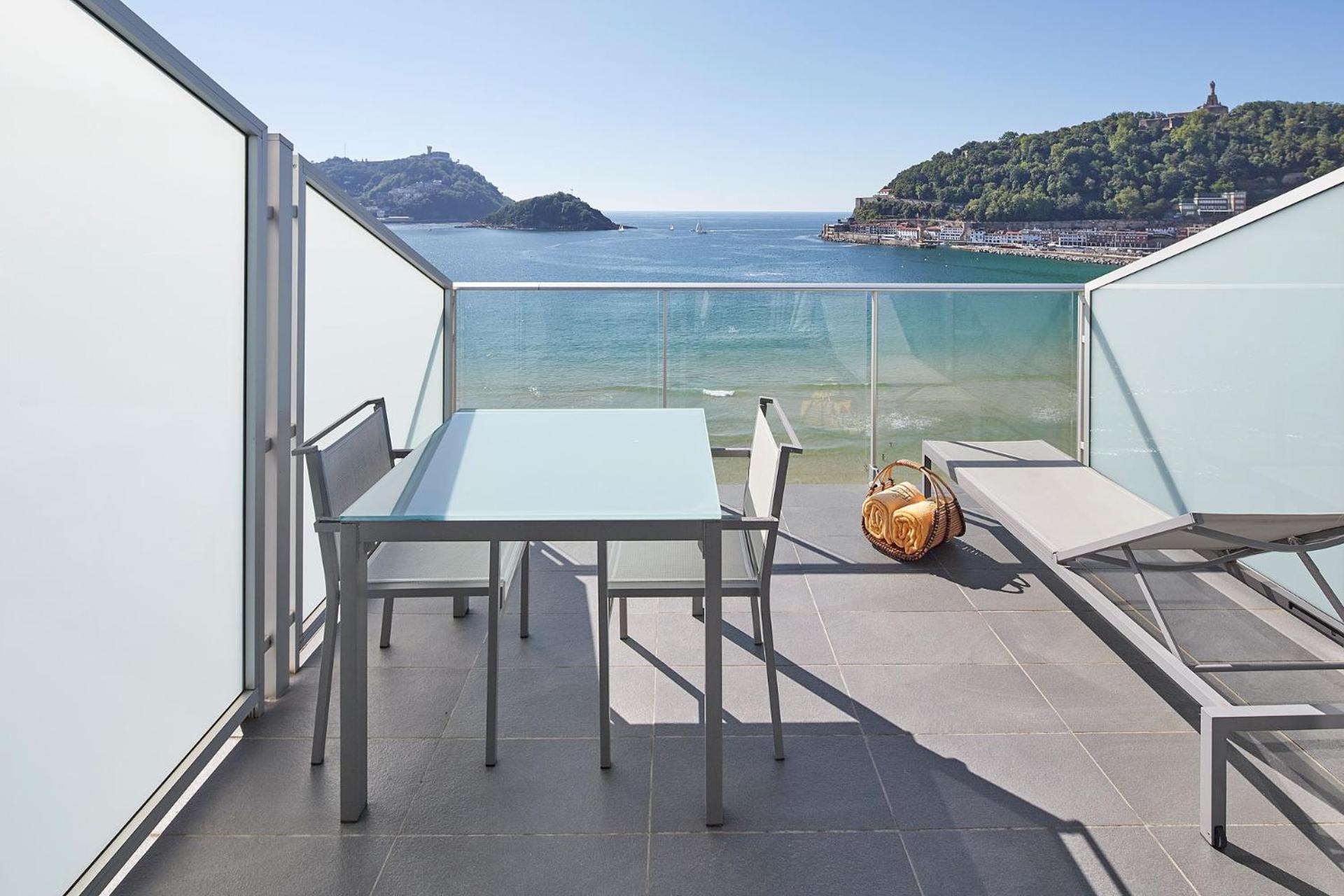 Sótão com Terraço e Vista do Mar