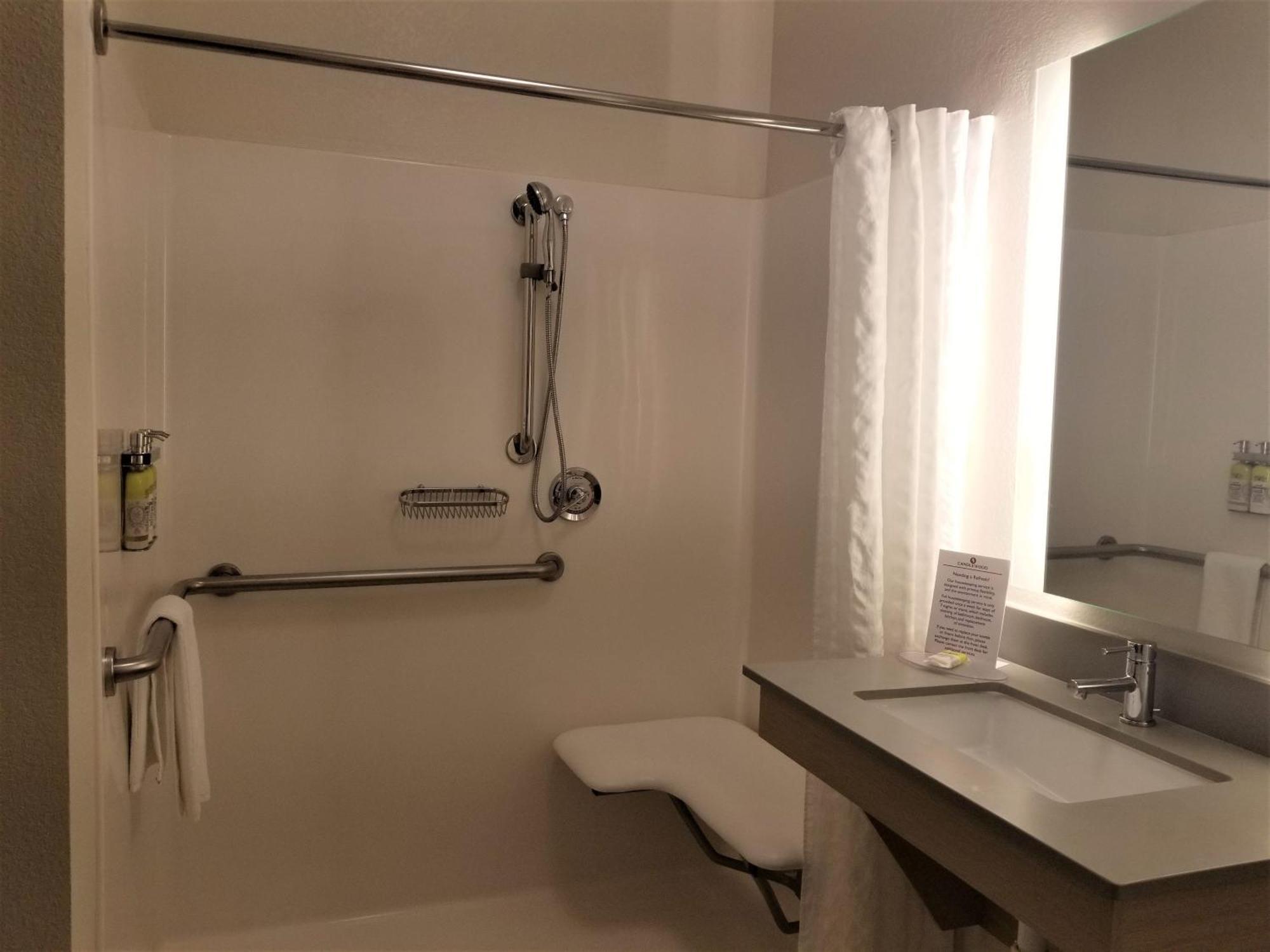Double Room with Two Double Beds - Disability Access