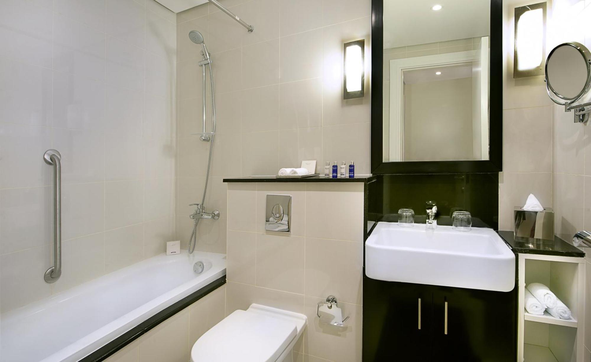 Deluxe Room with kitchenette - City Skyline View,1435822657:JPEG