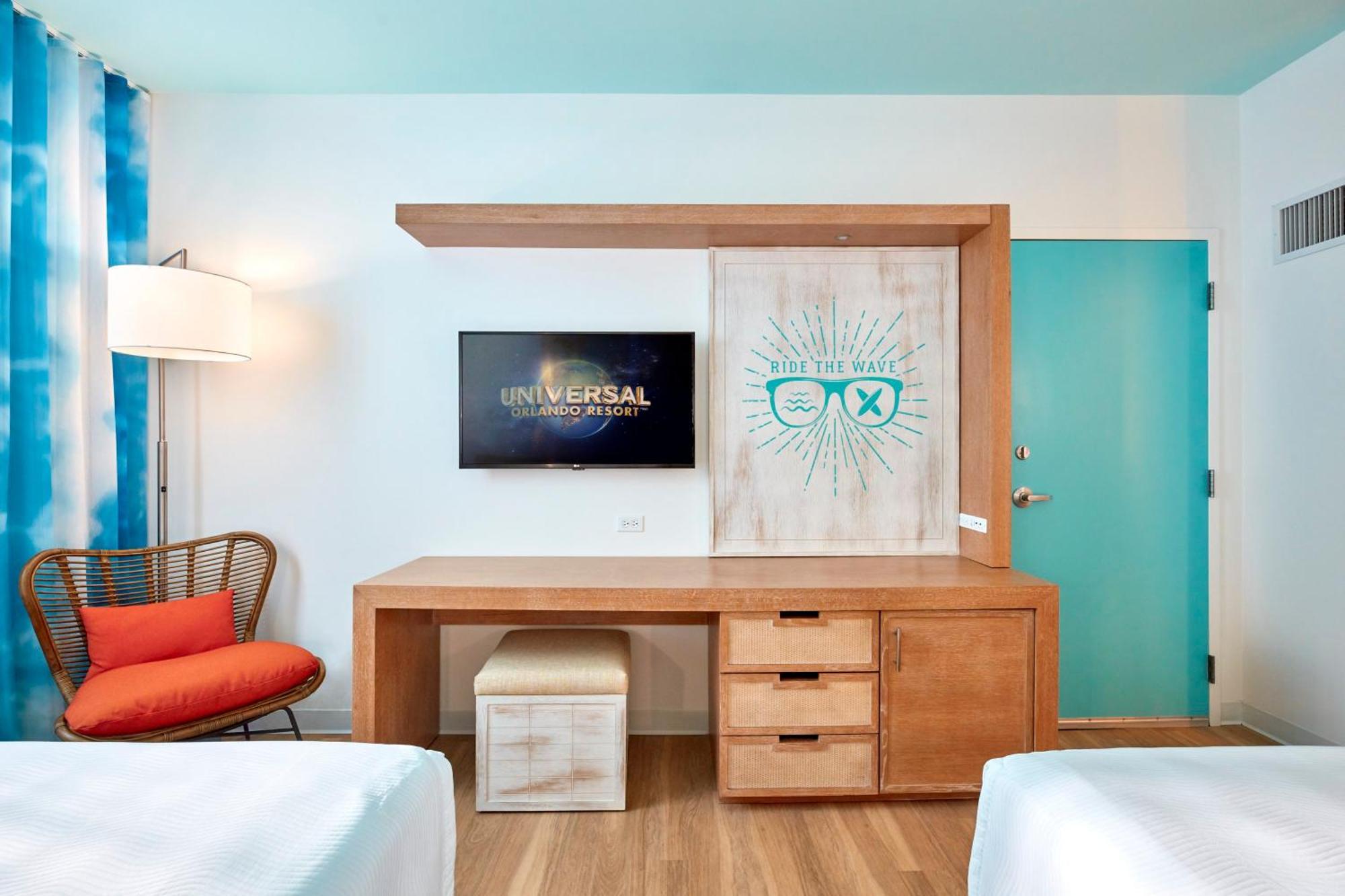 Quarto Standard com Vista Piscina e Banheira Acessível a Pessoas com Mobilidade Condicionada (Inclui Entrada Antecipada no Parque*)