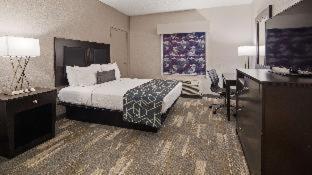 Queen Room with Mobility Accessible Roll-In Shower