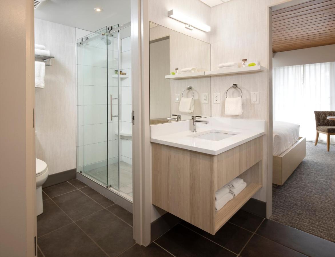 Premium Queen Room with Two Queen Beds,1440167425:JPEG