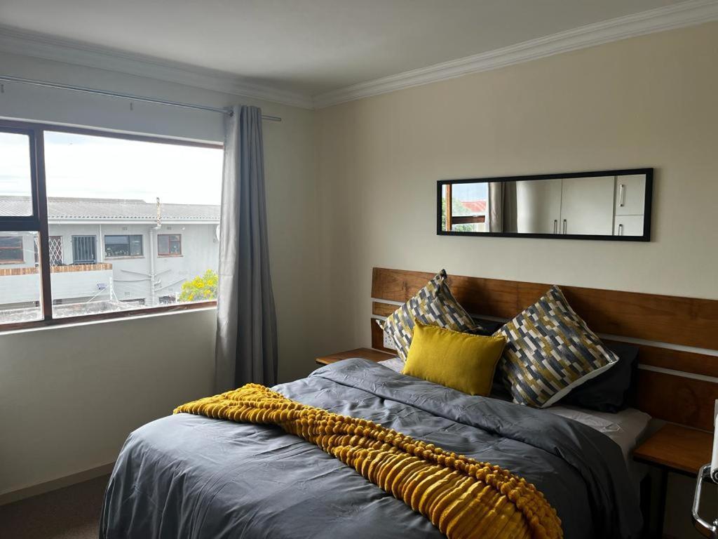 Queen Room with Shared Bathroom,1320951865:JPEG