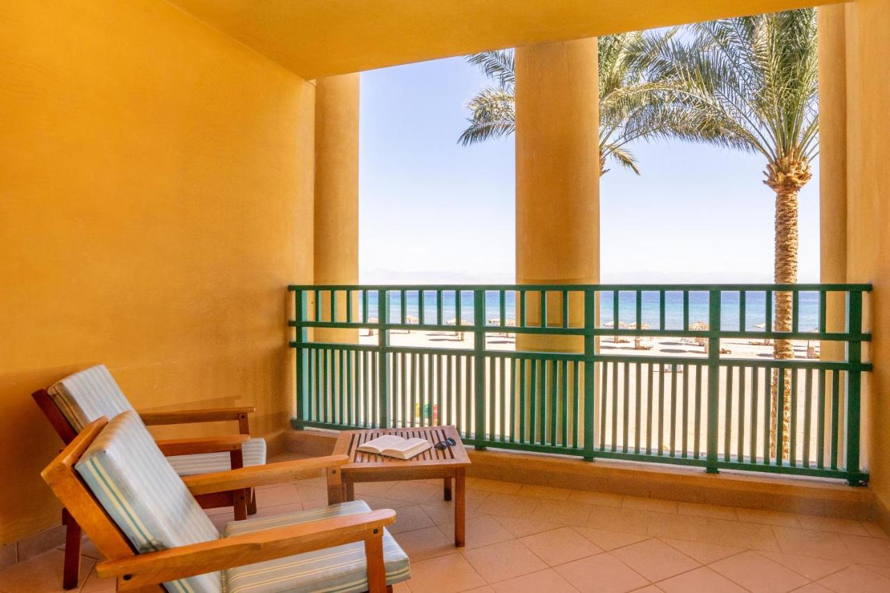 Chambre Standard Lit King-Size - Vue sur Piscine et Mer
