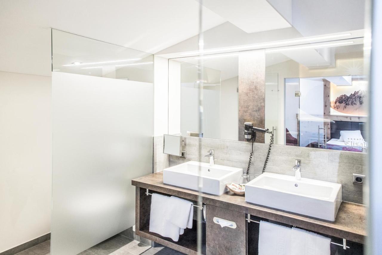 Deluxe Double Room with Shower