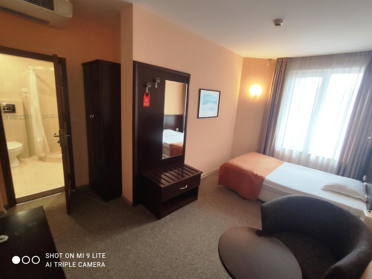 Standard Single Room,1210186600:JPEG