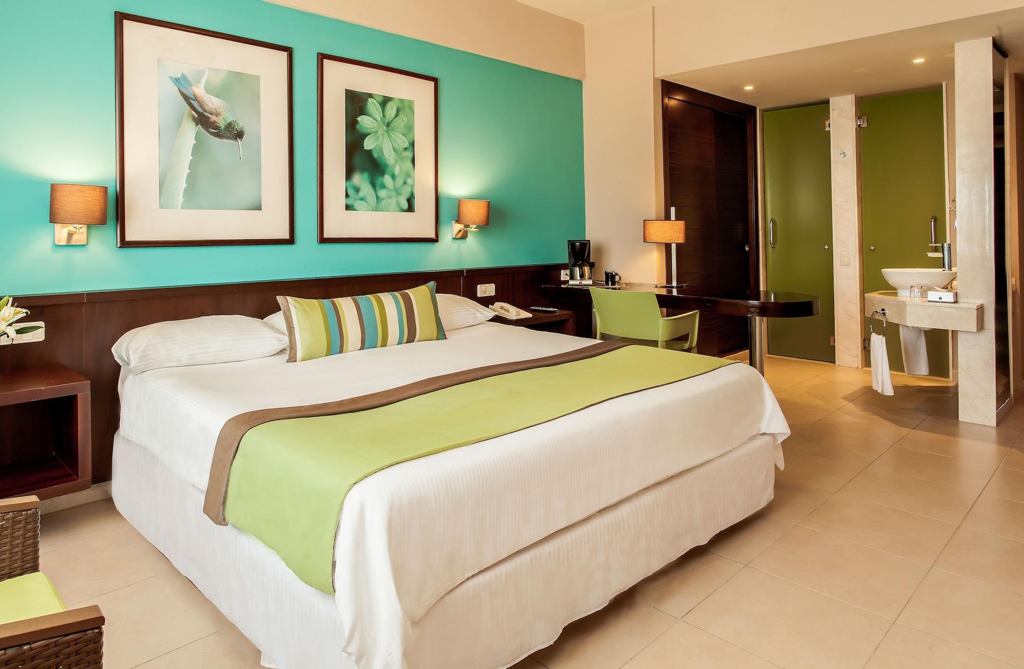 Quarto Duplo Standard com Cama Extra