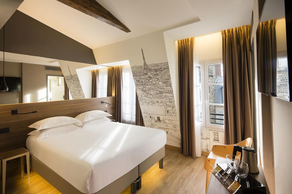 Double Room with Eiffel Tower View,146256869:JPEG