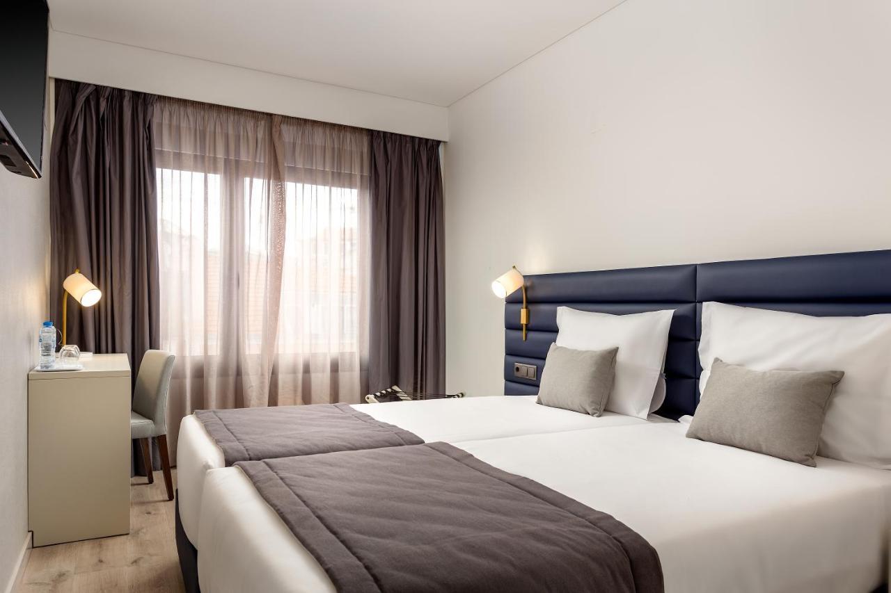 Quarto com 2 Camas de Solteiro
