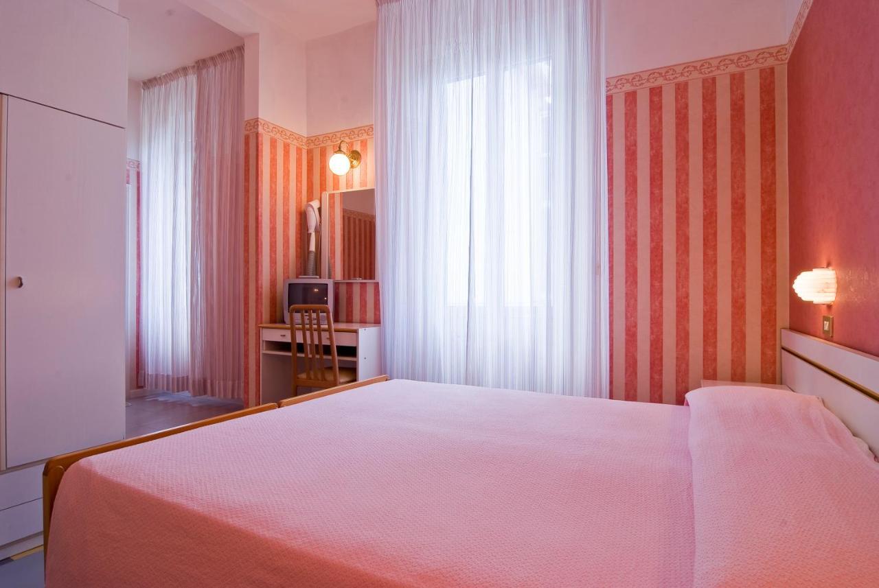 Doppel- oder Zweibettzimmer