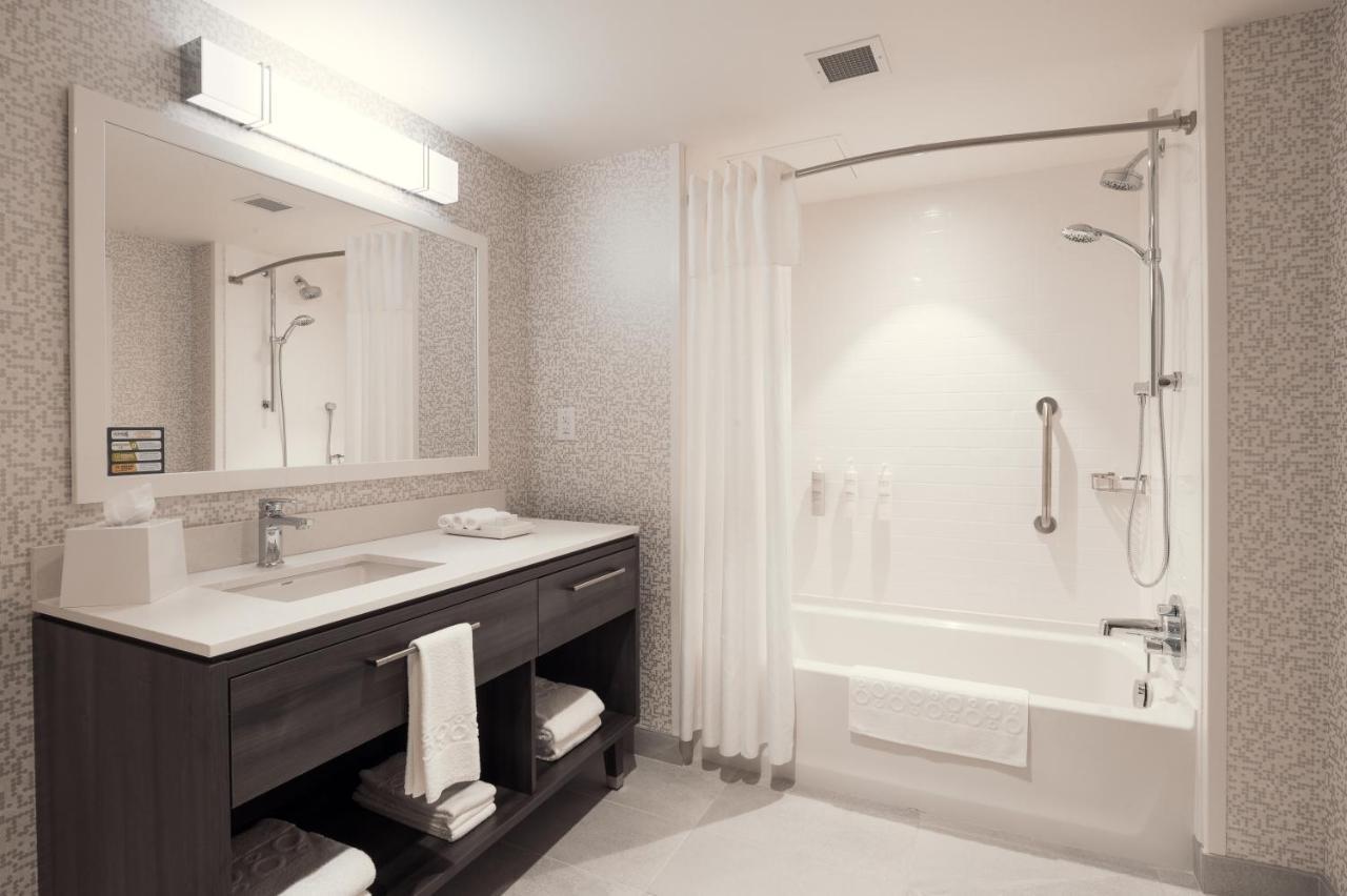 King Studio Suite with Tub - Mobility/Hearing Accessible,1480936832:JPEG