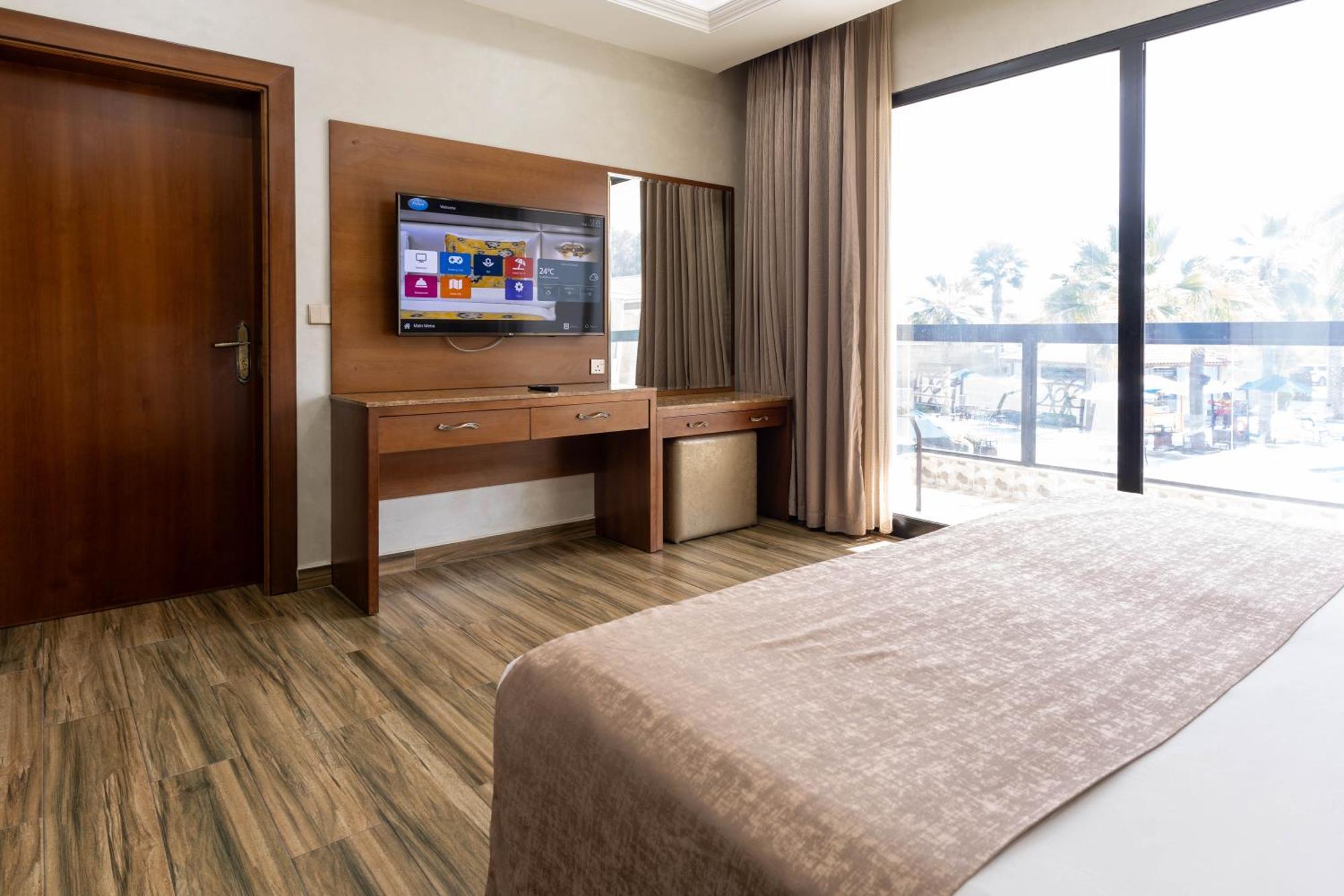 Suite with Pool View