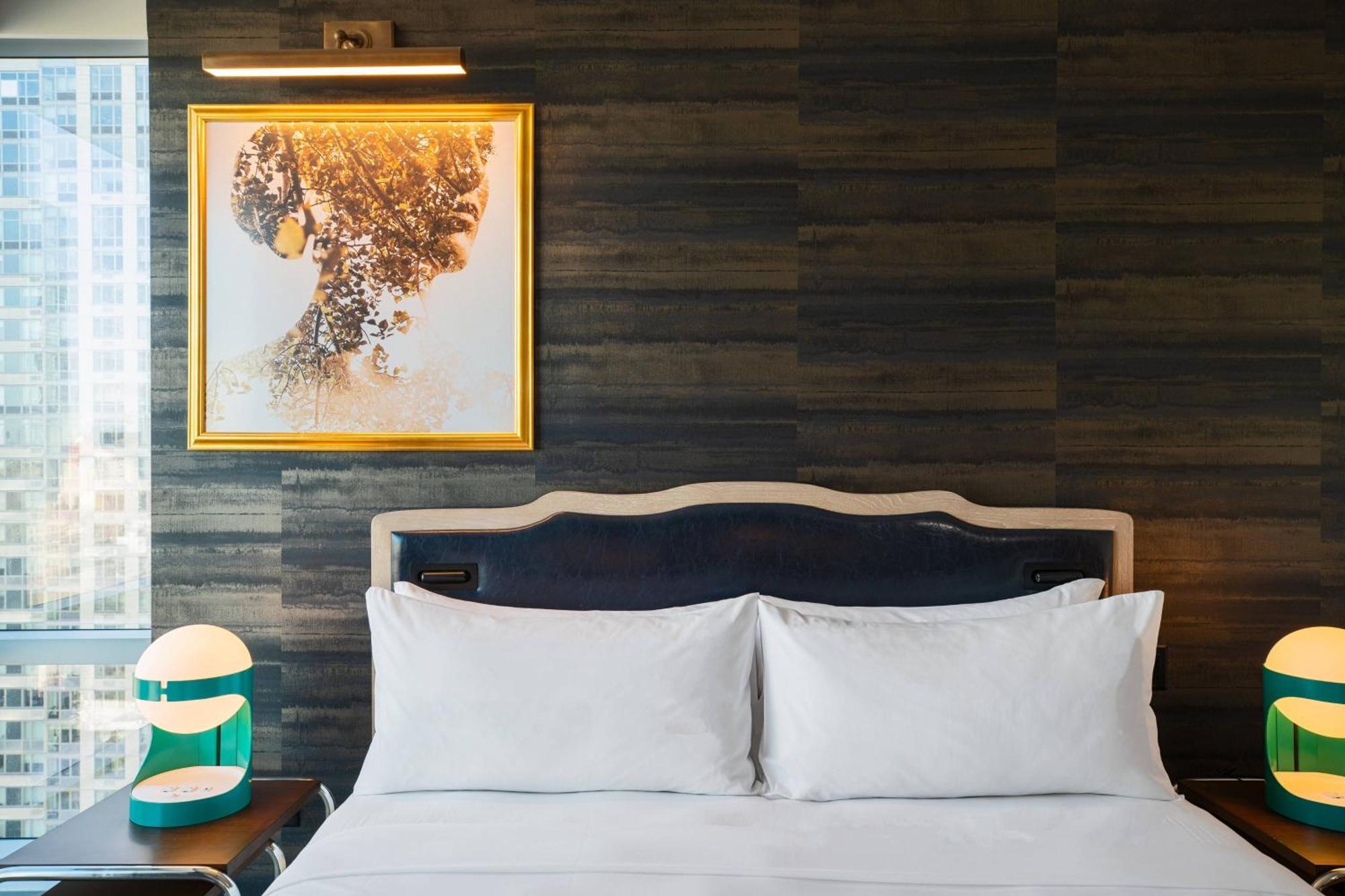 Quarto de Canto com 1 Cama King-size e Vista da Cidade