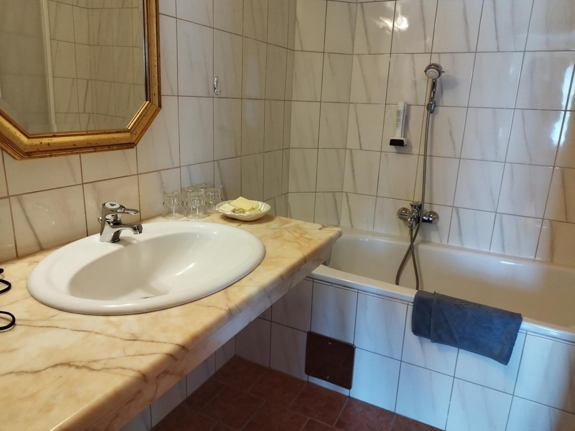 Double Room,1538847556:JPEG