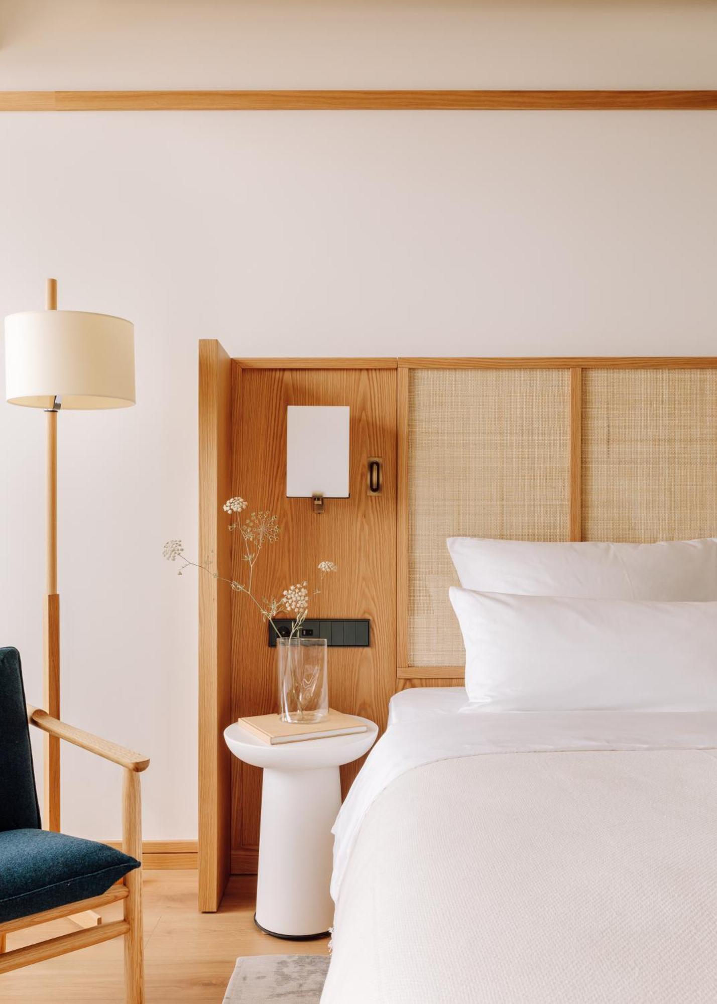Doppelzimmer mit Balkon und Gartenblick