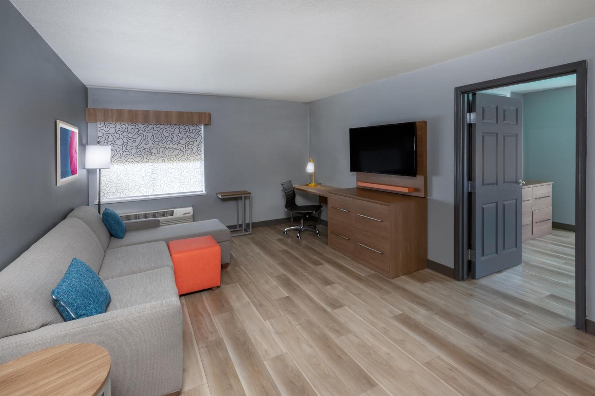 Deluxe King Room Bath Tub Mobility Accessible or Non-Smoking,1710351776:JPEG