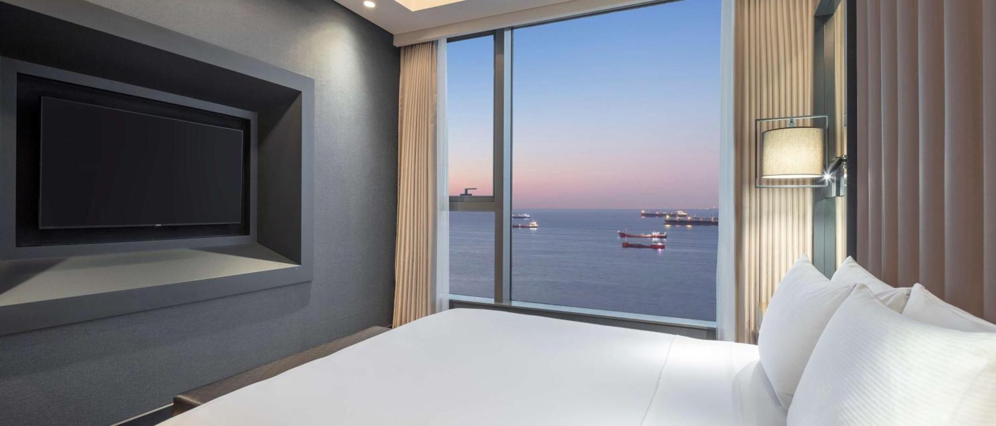 Große Deluxe Suite mit Meerblick und Zugang zur Executive Lounge