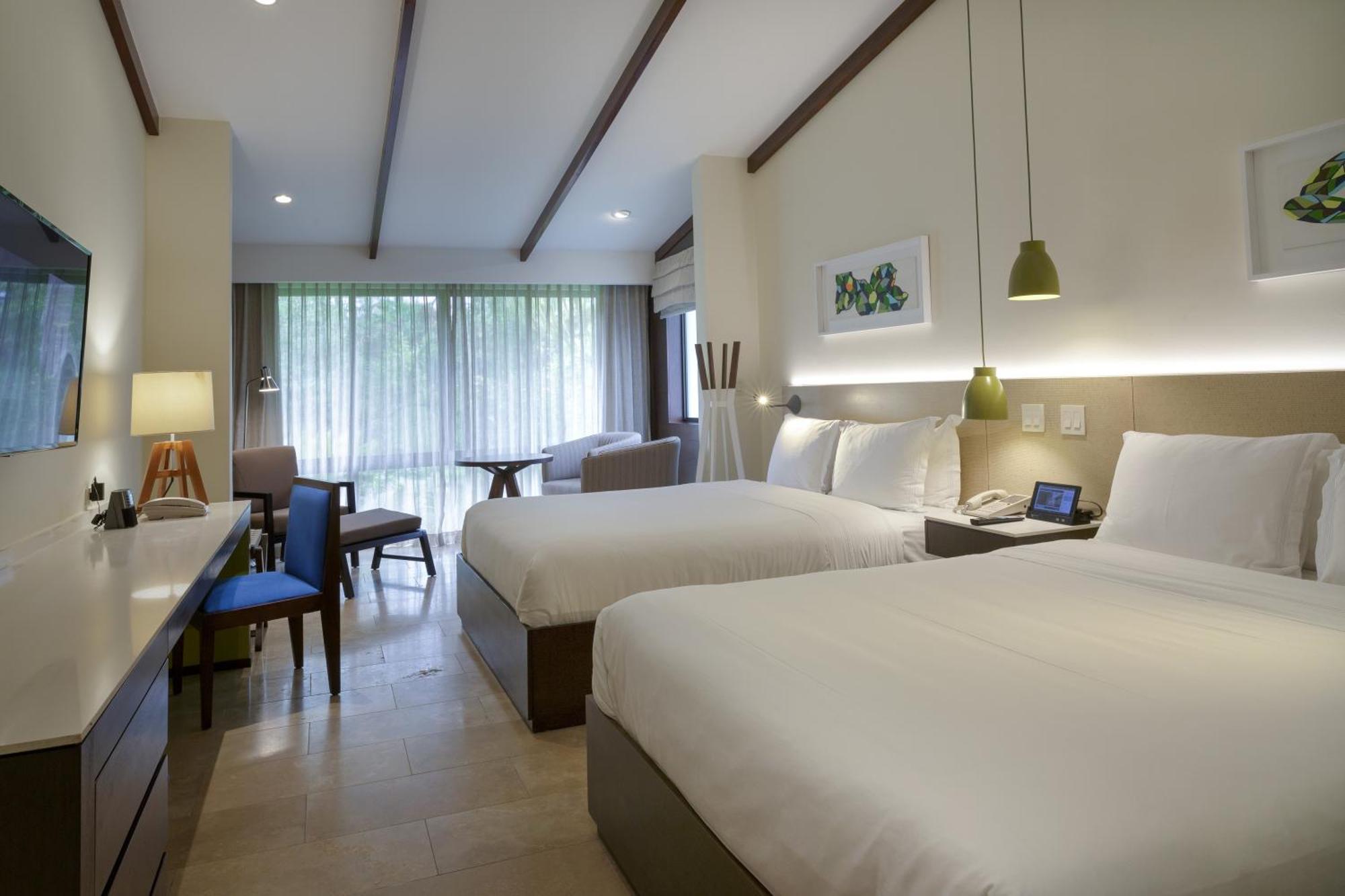Quarto com 2 Camas Queen-size Orquídea