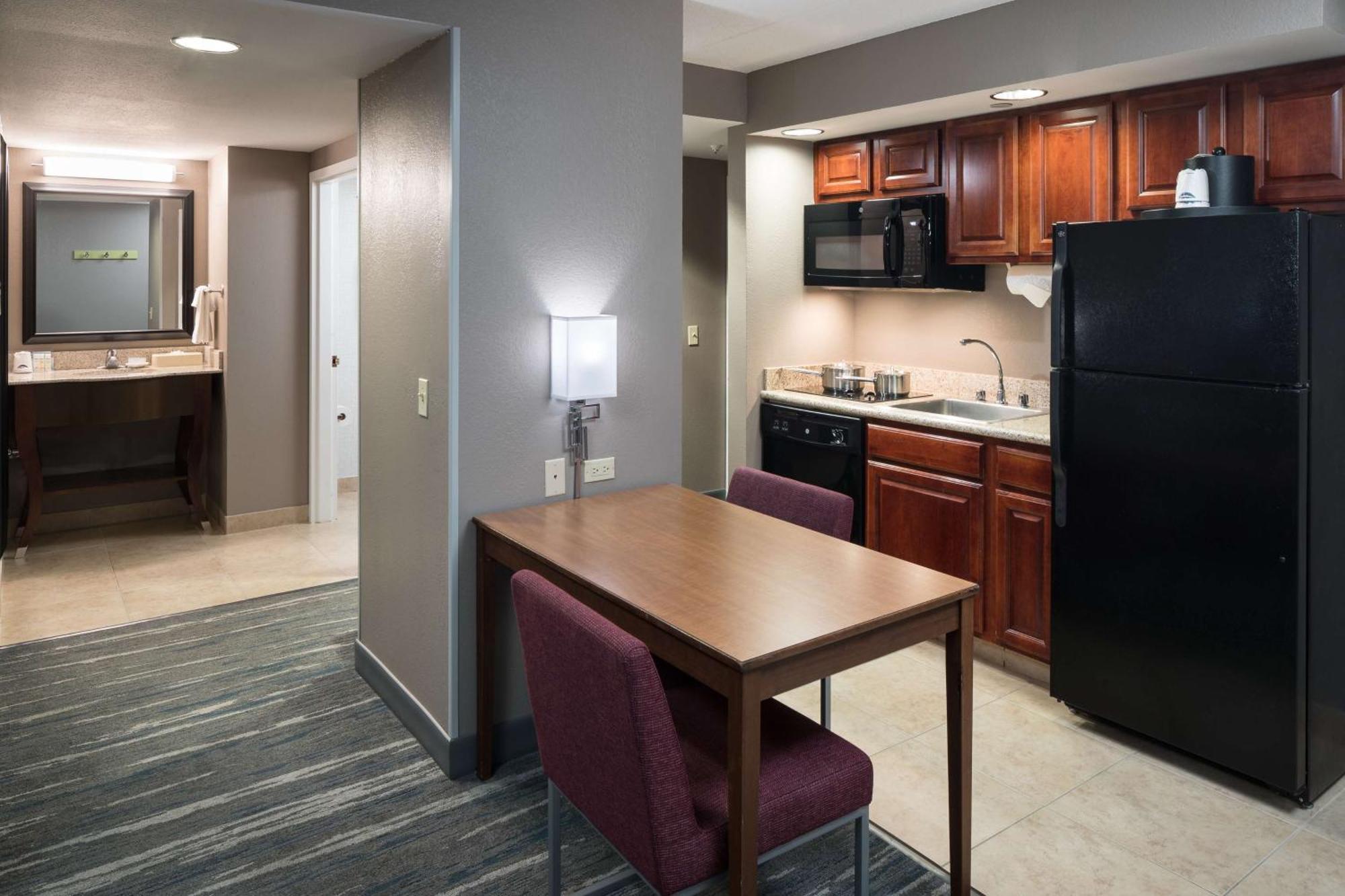 One-Bedroom King Suite with Kitchen - Non-Smoking,1552003285:JPEG