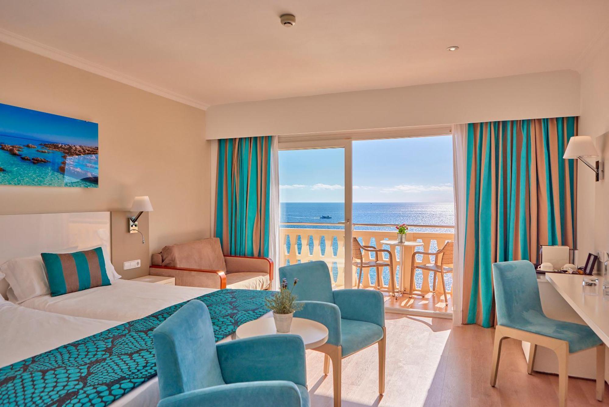 Superior Tweepersoonskamer met 2 Aparte Bedden en Uitzicht op Zee