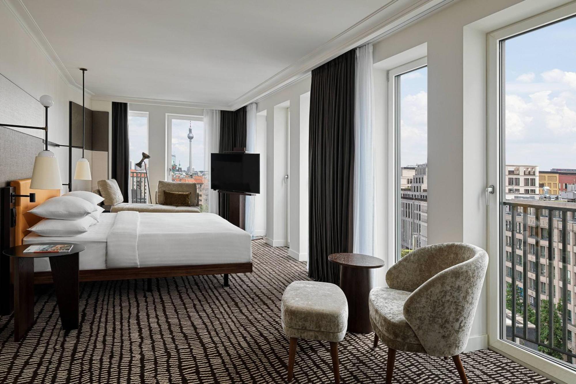 Superior Room 1 King,1634399636:JPEG
