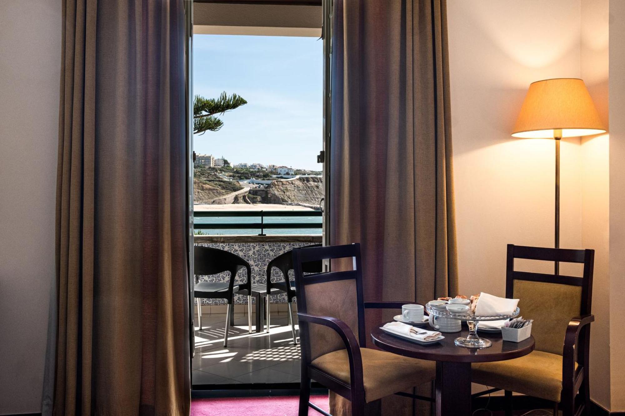 Zweibettzimmer mit Meerblick und Balkon
