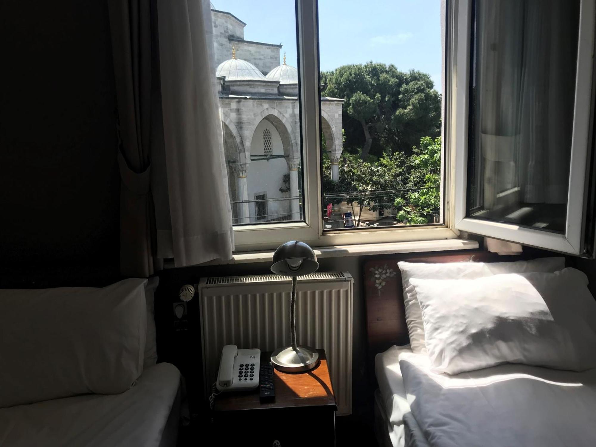 Chambre Lits Jumeaux avec Salle de Bains Privative Séparée