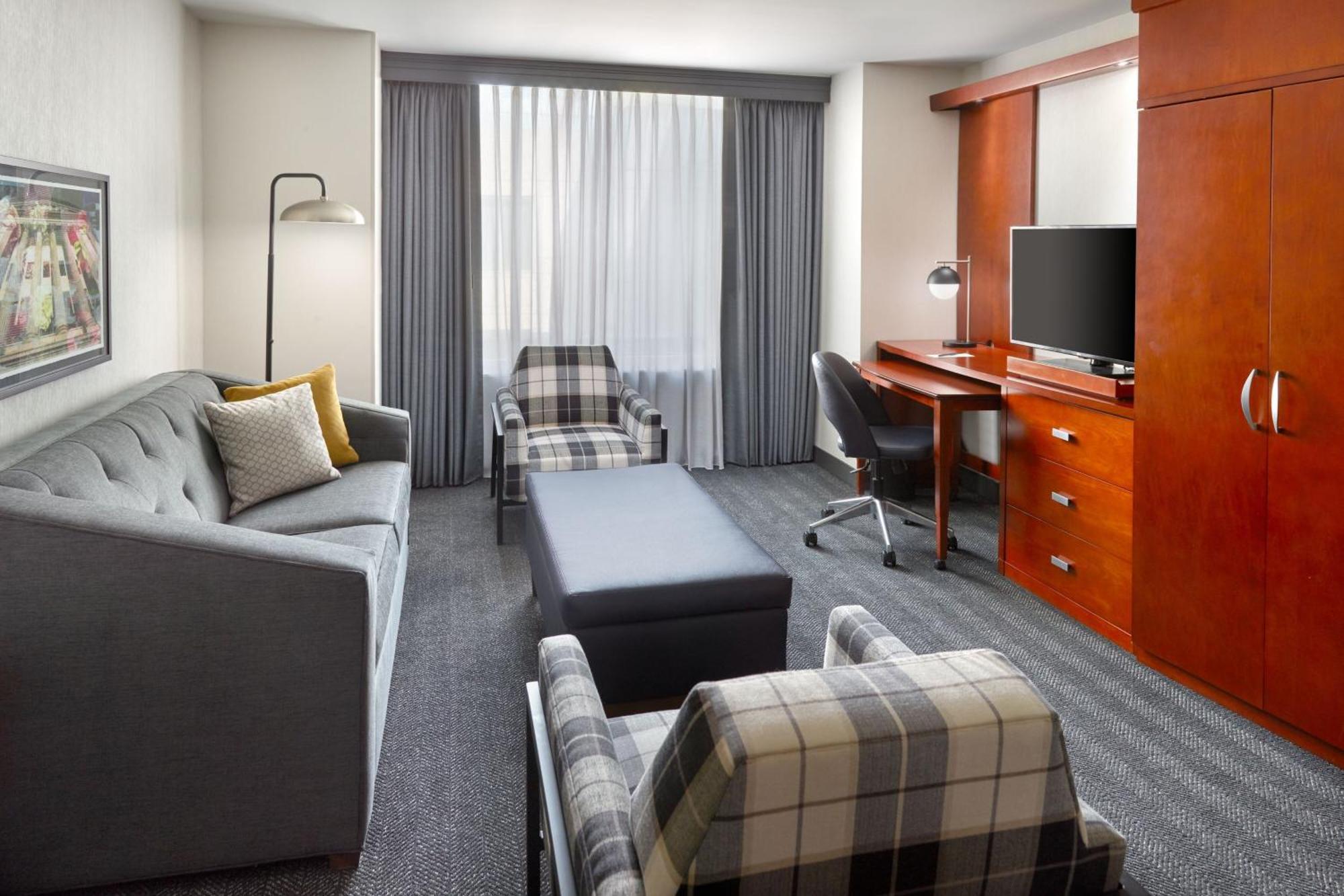 One-Bedroom King Suite,1592900147:JPEG