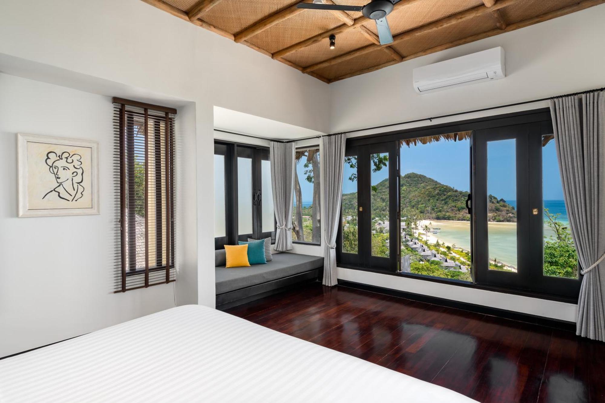 Poolvilla mit Meerblick - am Hang