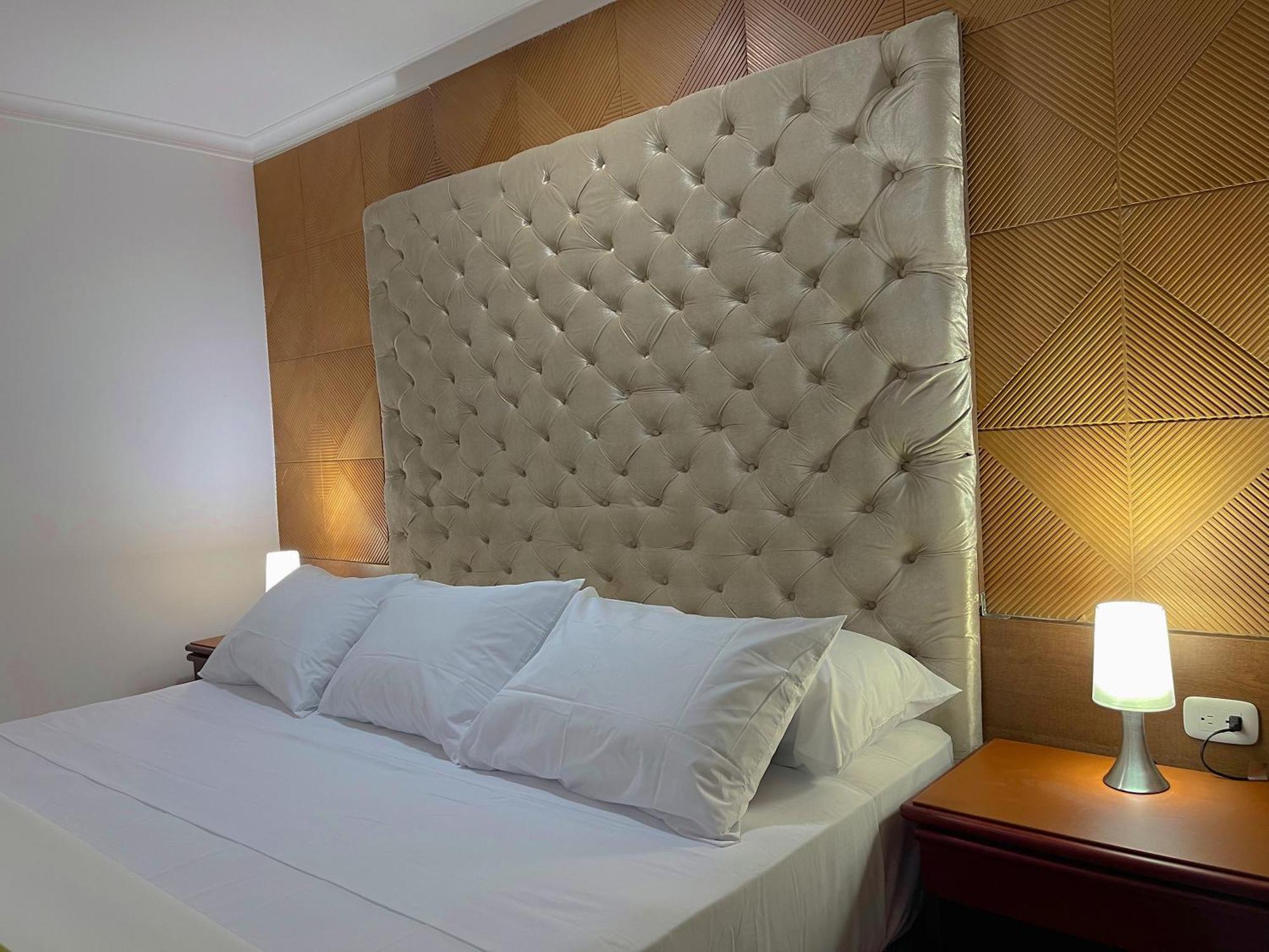 Deluxe Room (2 Adults + 1 Child)