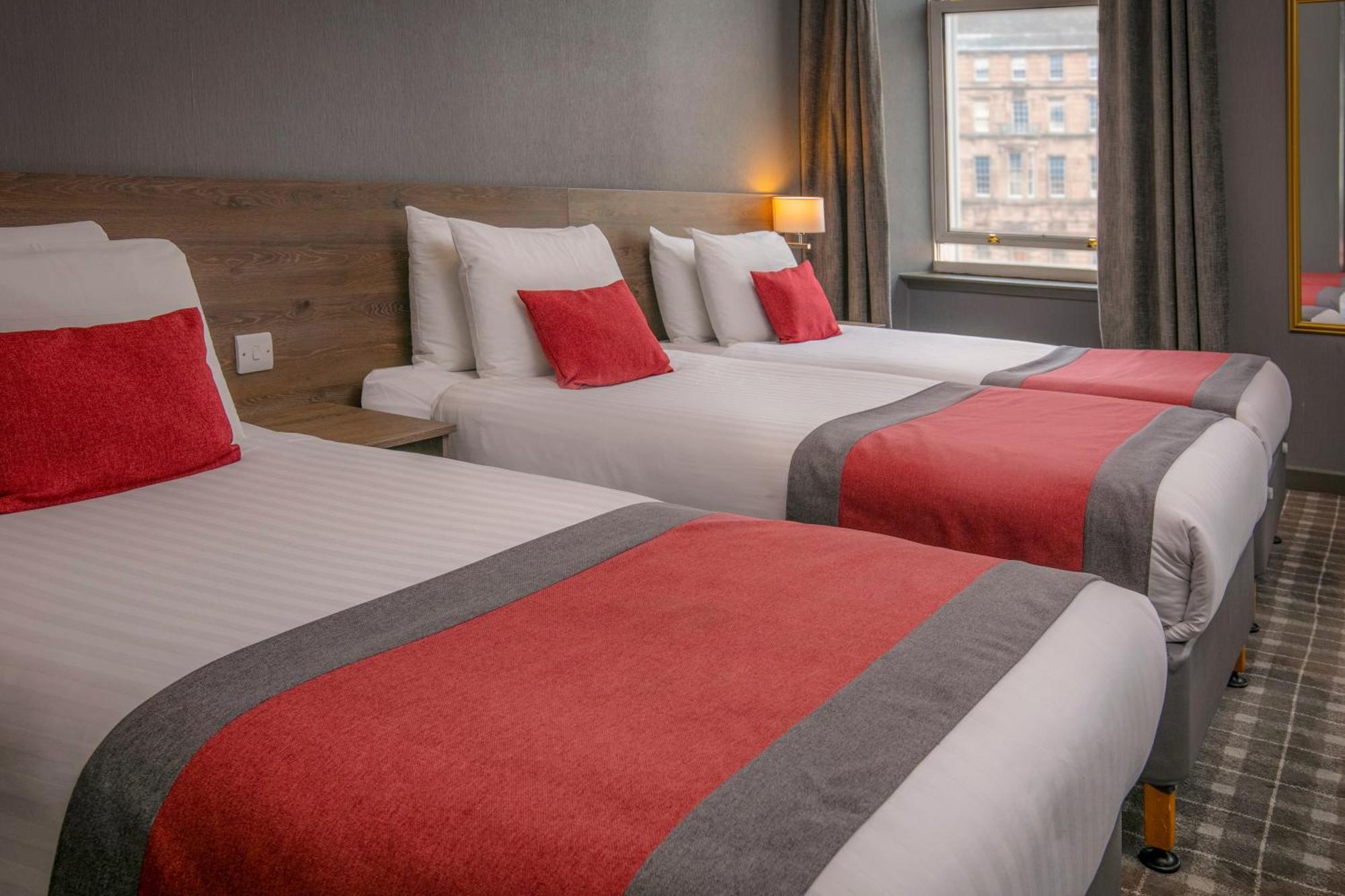 Chambre Standard avec 3 Lits Simples - Non-Fumeurs