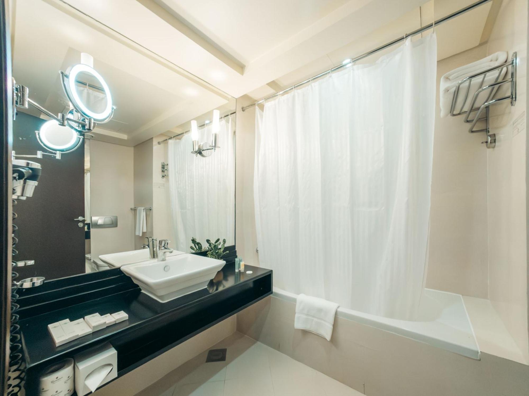 Deluxe King Room,1611061417:JPEG