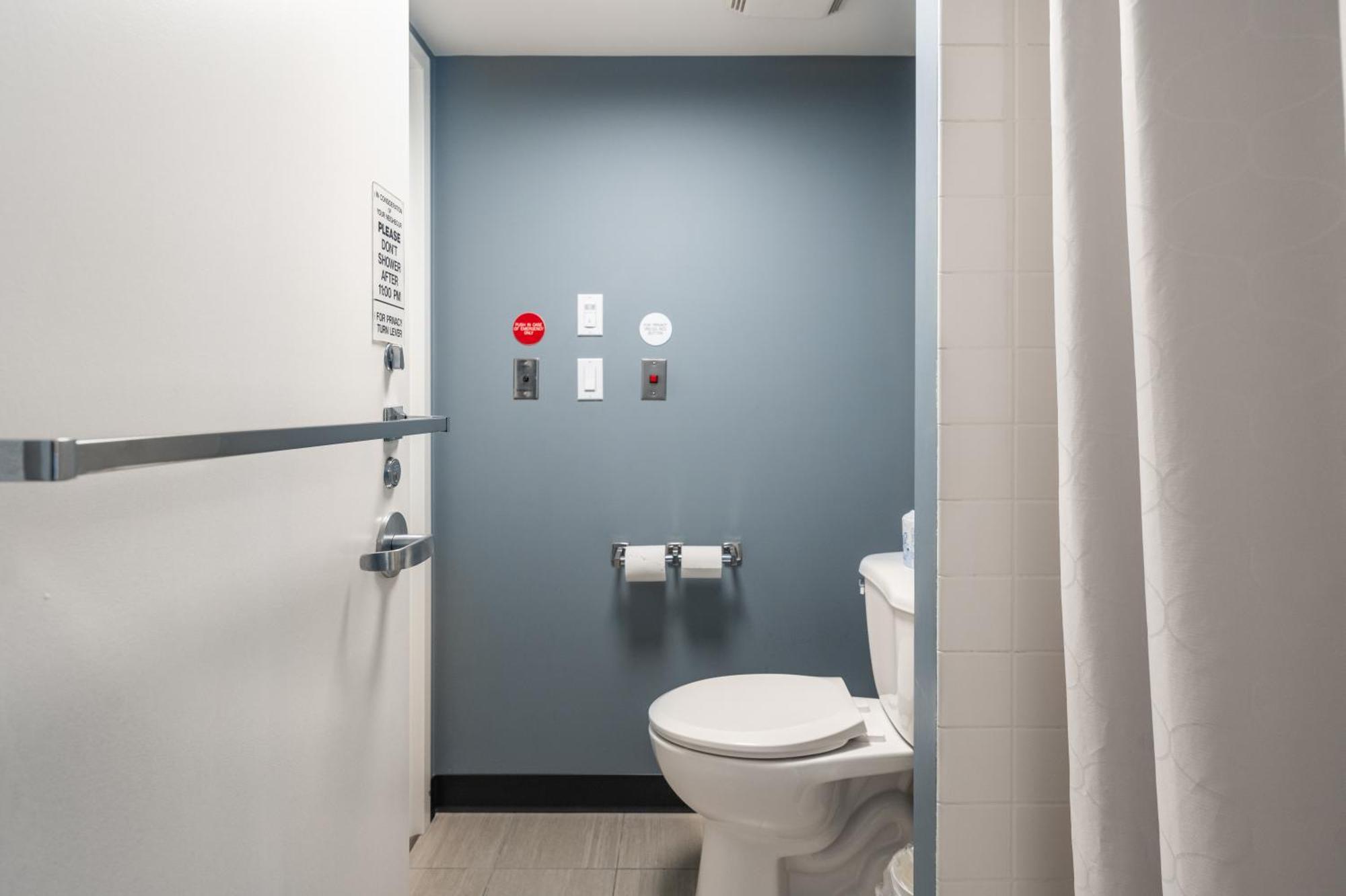 Tweepersoonskamer met Gedeelde Badkamer