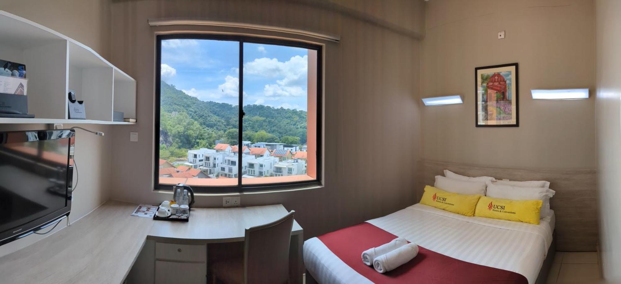 Standard Queen Room